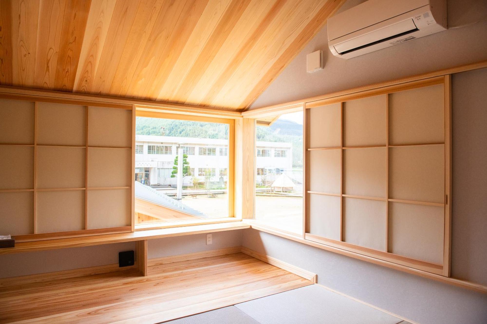 木を楽しむ一棟貸しの宿「ウッドヴィラ 心楽 -shigura-」 *